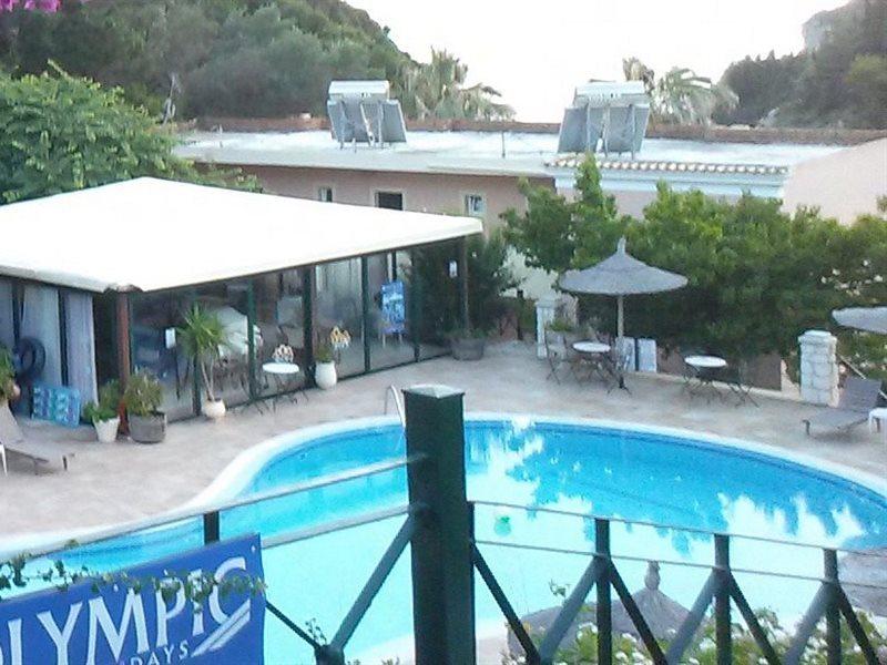 Mermaid Pool Studios And Bar 帕莱欧卡斯提撒 外观 照片