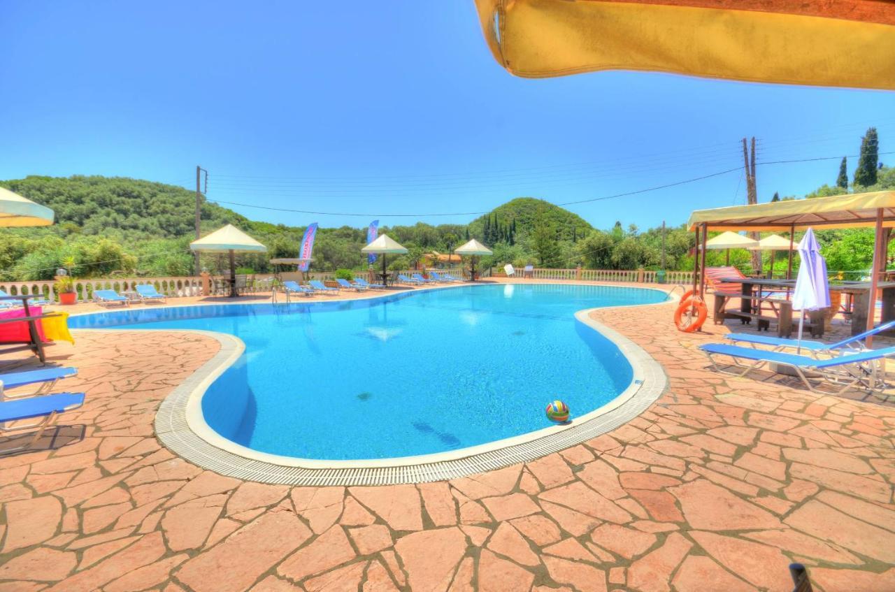 Mermaid Pool Studios And Bar 帕莱欧卡斯提撒 外观 照片